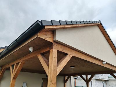 Kryté stání s dřevěnou konstrukcí